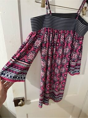 Trixxi EUC Pink & Navy Medallion Print Cold Shoulder Dress Size Small